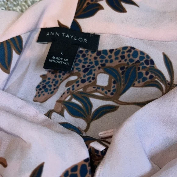 NWOT Ann Taylor Jungle Cat Blouse Size Large - Picture 7 of 10